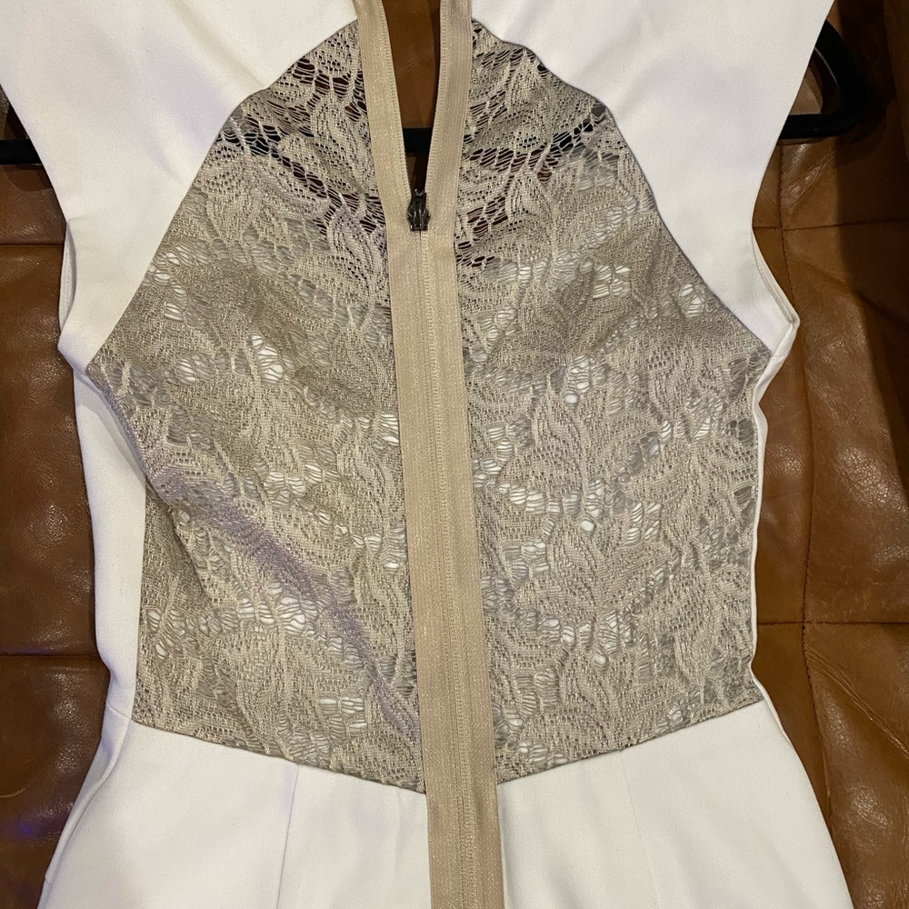 Black Halo White lace bodycon dress - Picture 4 of 6